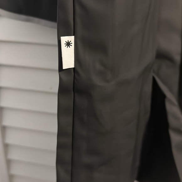 RAINS NWT Men’s Black long reflective Rain coat, size LG. pockets. Arm Venting - Picture 6 of 11